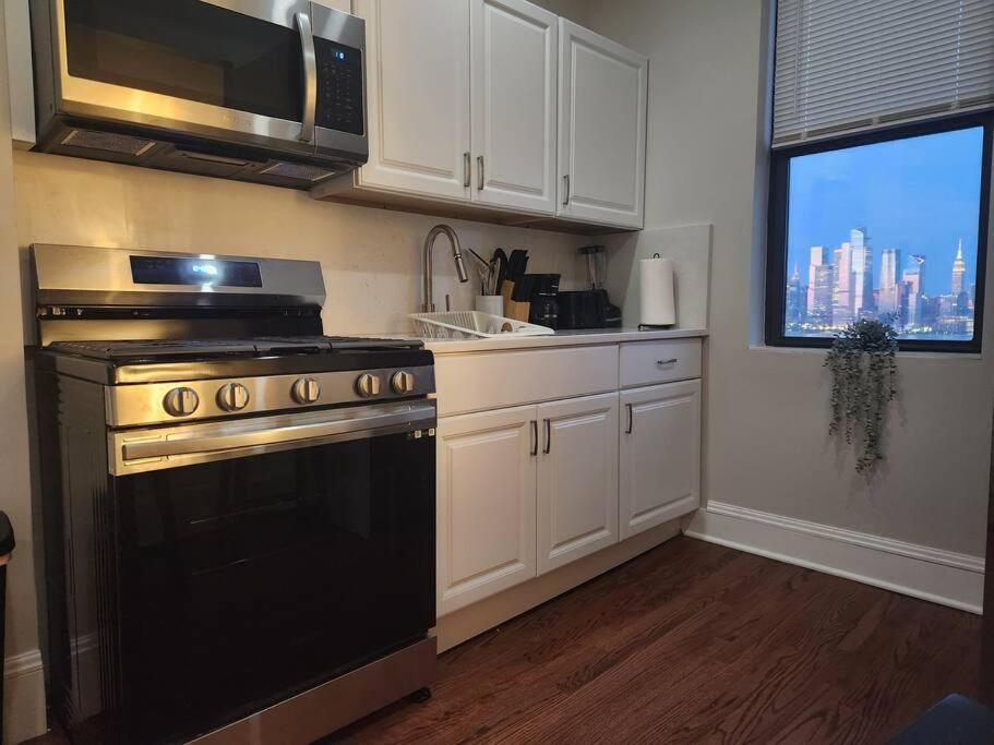 Ferienwohnung Elegant 2 Bed Gem! Mins From Nyc Union City Exterior foto